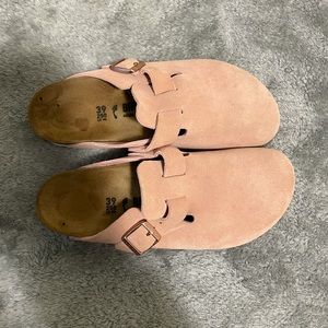 Light pink Birkenstock’s